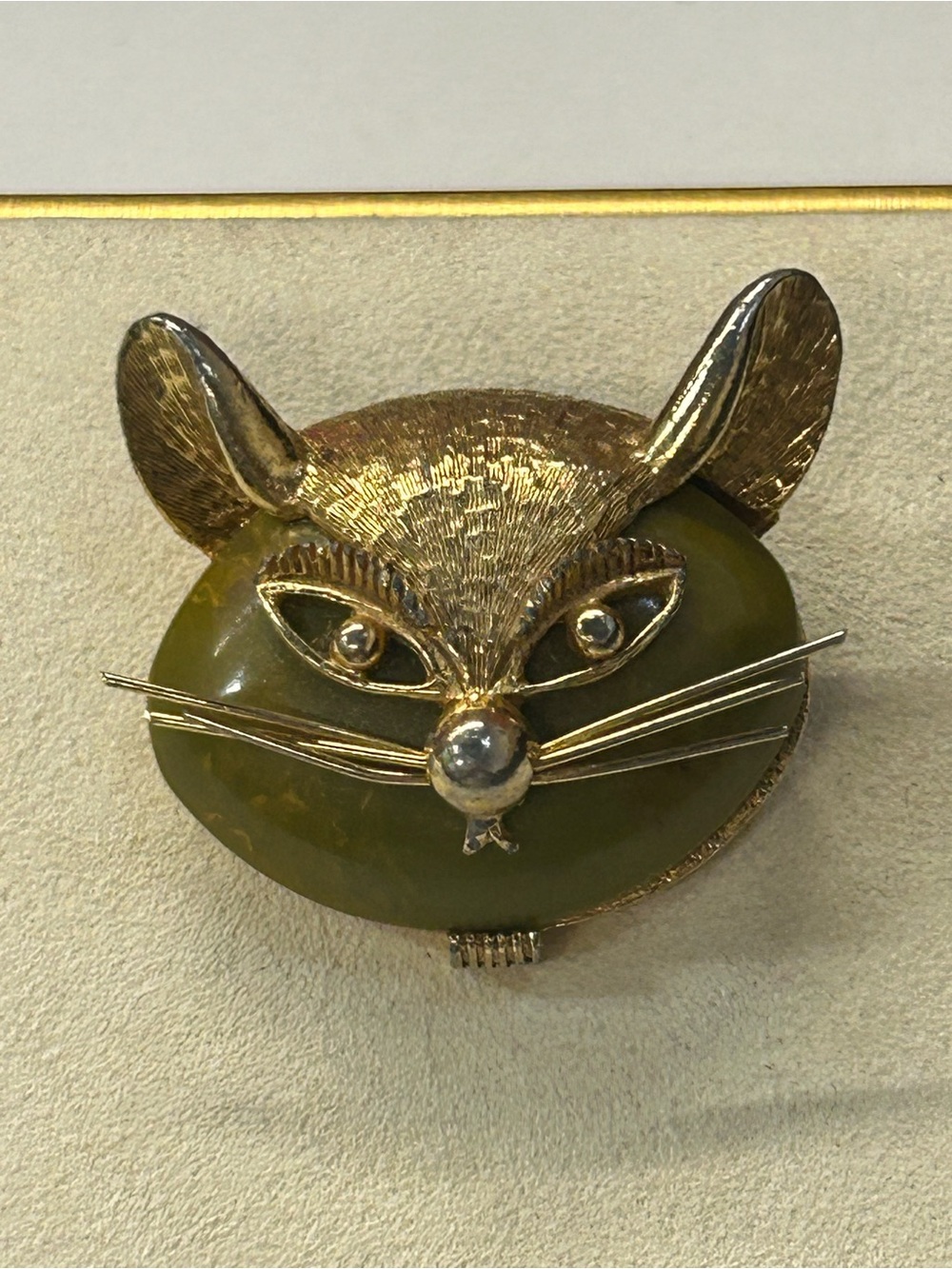 Vintage Gold-Tone Lucite Cat Face Brooch
